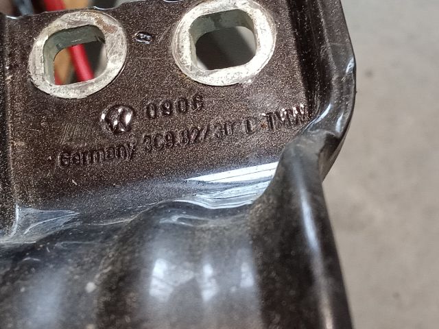 bontott VW PASSAT B6 Csomagtérajtó Zsanér