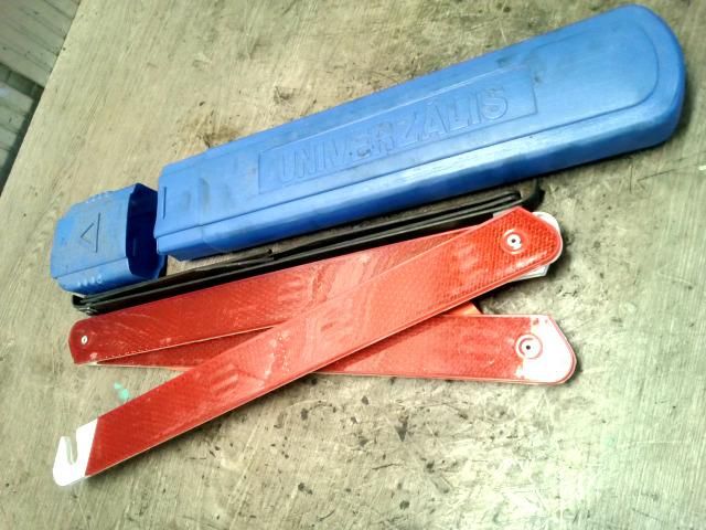 bontott VW PASSAT B6 Elakadásjelző Háromszög