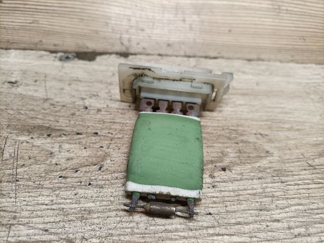 bontott VW PASSAT B6 Előtét Ellenállás Fűtőmotor