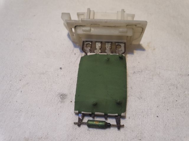 bontott VW PASSAT B6 Előtét Ellenállás Fűtőmotor