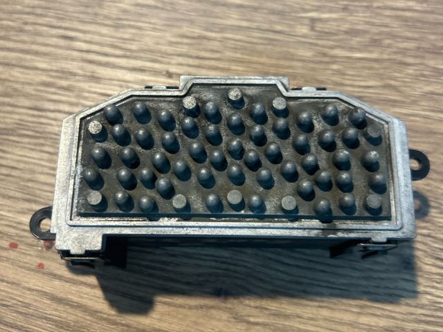 bontott VW PASSAT B6 Előtét Ellenállás Fűtőmotor