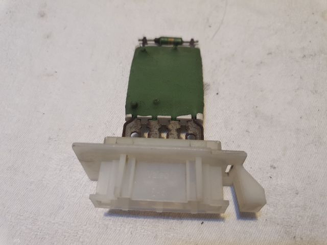 bontott VW PASSAT B6 Előtét Ellenállás Fűtőmotor