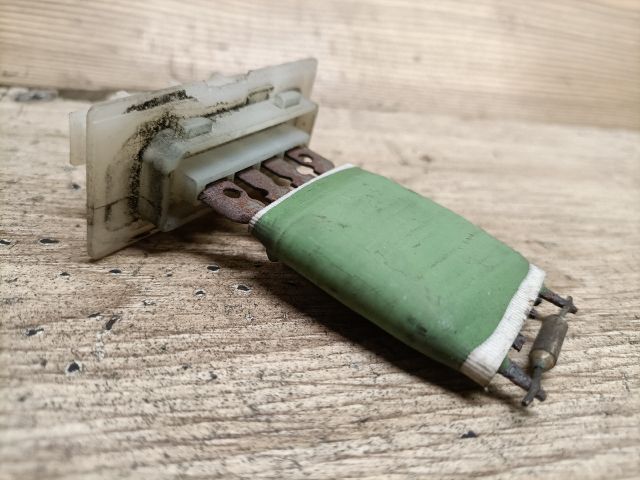 bontott VW PASSAT B6 Előtét Ellenállás Fűtőmotor