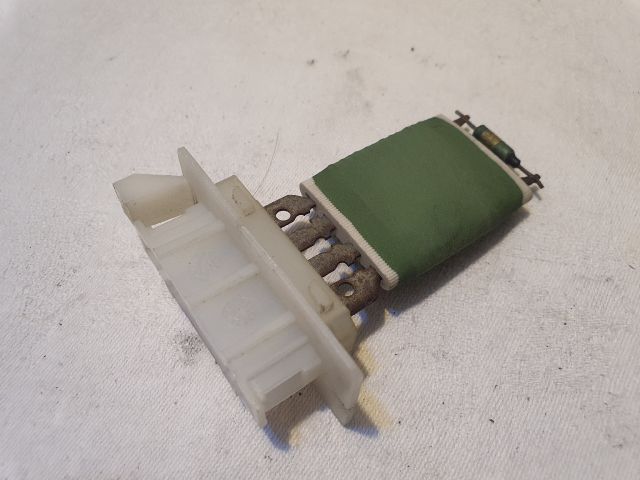 bontott VW PASSAT B6 Előtét Ellenállás Fűtőmotor