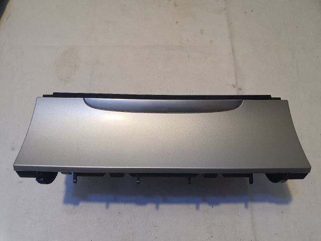 bontott VW PASSAT B6 Első Hamutartó