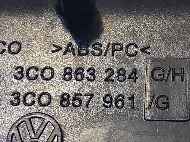 bontott VW PASSAT B6 Első Hamutartó