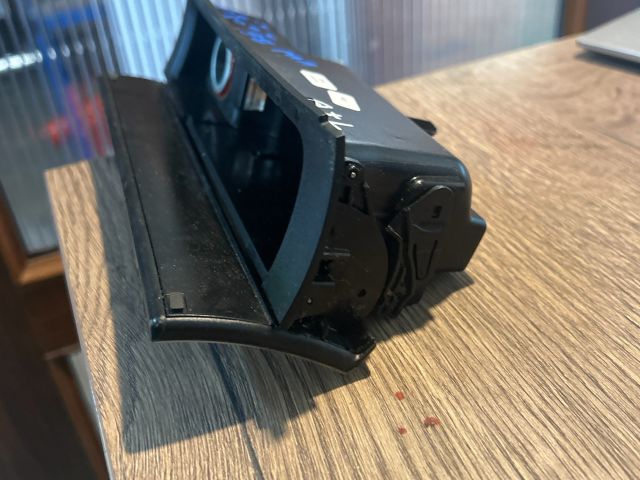 bontott VW PASSAT B6 Első Hamutartó