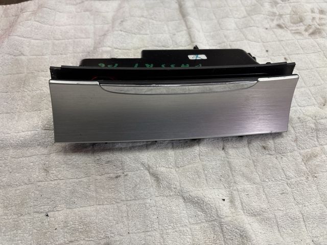 bontott VW PASSAT B6 Első Hamutartó