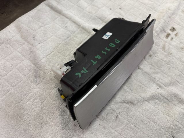 bontott VW PASSAT B6 Első Hamutartó