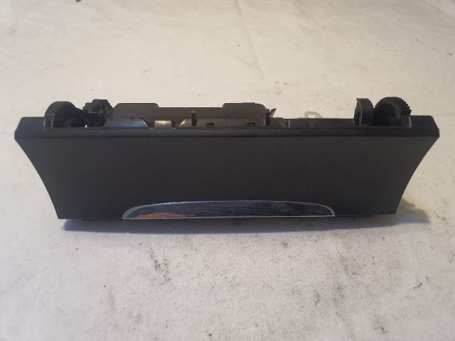 bontott VW PASSAT B6 Első Hamutartó