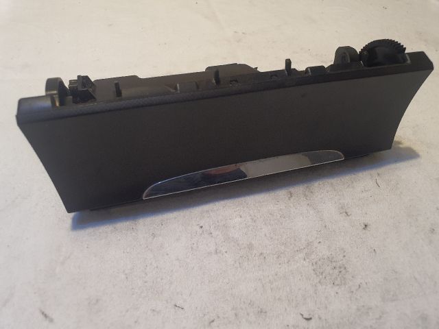 bontott VW PASSAT B6 Első Hamutartó