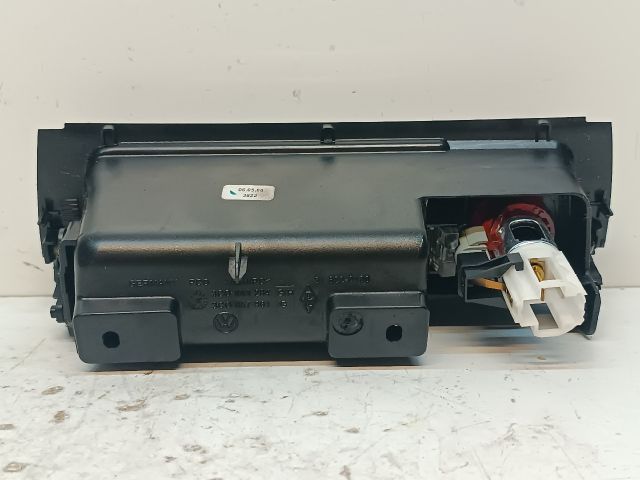 bontott VW PASSAT B6 Első Hamutartó