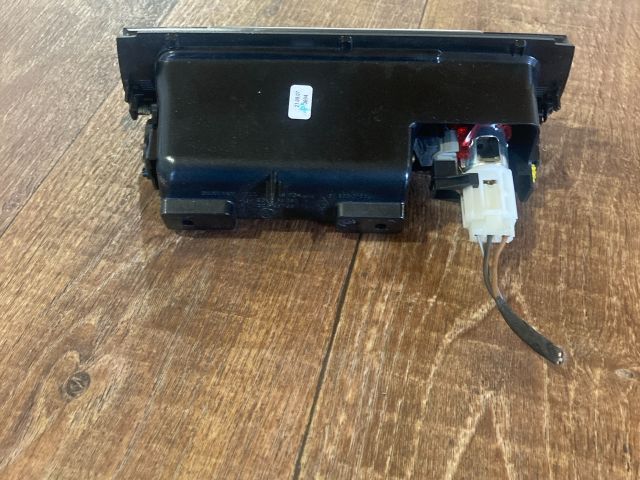 bontott VW PASSAT B6 Első Hamutartó