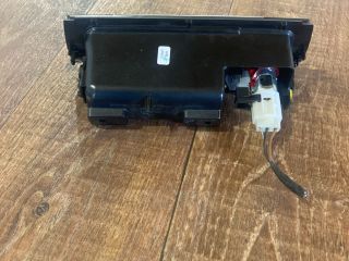 bontott VW PASSAT B6 Első Hamutartó