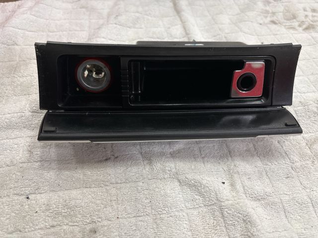 bontott VW PASSAT B6 Első Hamutartó