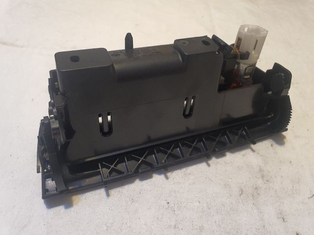 bontott VW PASSAT B6 Első Hamutartó