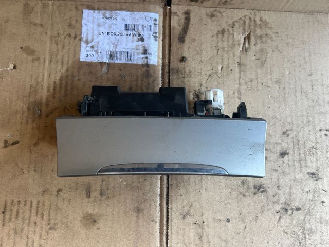 bontott VW PASSAT B6 Első Hamutartó