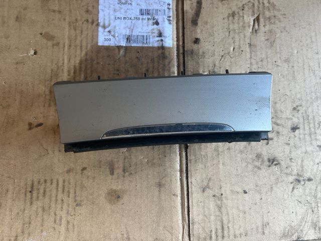 bontott VW PASSAT B6 Első Hamutartó