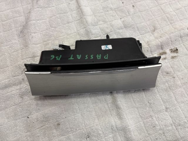 bontott VW PASSAT B6 Első Hamutartó