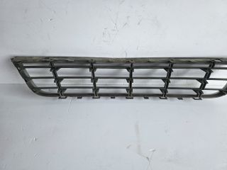 bontott VW PASSAT B6 Első Lökhárító Alsó Középső Díszrács