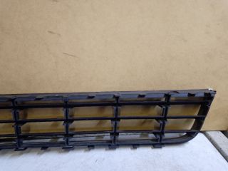 bontott VW PASSAT B6 Első Lökhárító Alsó Középső Díszrács