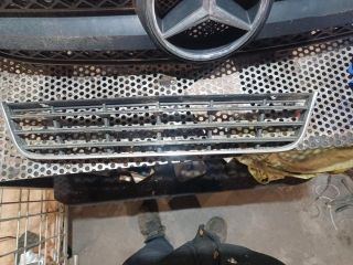 bontott VW PASSAT B6 Első Lökhárító Alsó Középső Díszrács