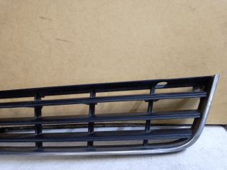 bontott VW PASSAT B6 Első Lökhárító Alsó Középső Díszrács