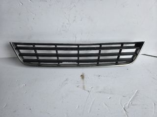 bontott VW PASSAT B6 Első Lökhárító Alsó Középső Díszrács