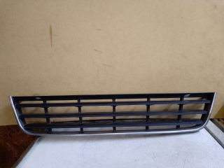 bontott VW PASSAT B6 Első Lökhárító Alsó Középső Díszrács