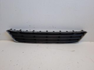 bontott VW PASSAT B6 Első Lökhárító Alsó Középső Díszrács