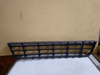 bontott VW PASSAT B6 Első Lökhárító Alsó Középső Díszrács