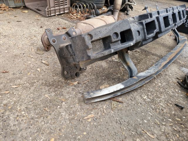 bontott VW PASSAT B6 Első Lökhárító Merevítő (Fém)