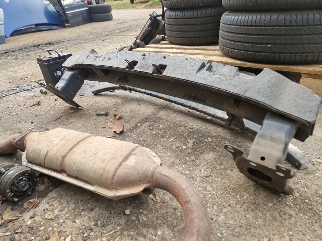 bontott VW PASSAT B6 Első Lökhárító Merevítő (Fém)