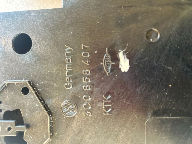 bontott VW PASSAT B6 Első Tároló Rekesz