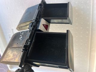 bontott VW PASSAT B6 Első Tároló Rekesz