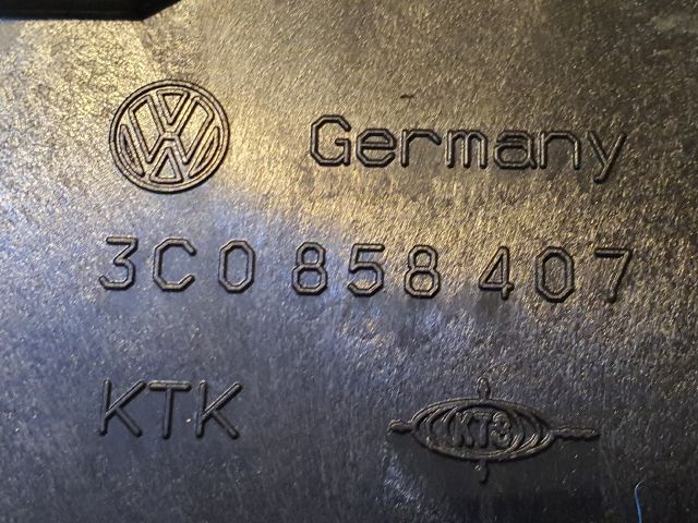 bontott VW PASSAT B6 Első Tároló Rekesz