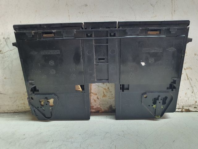 bontott VW PASSAT B6 Első Tároló Rekesz