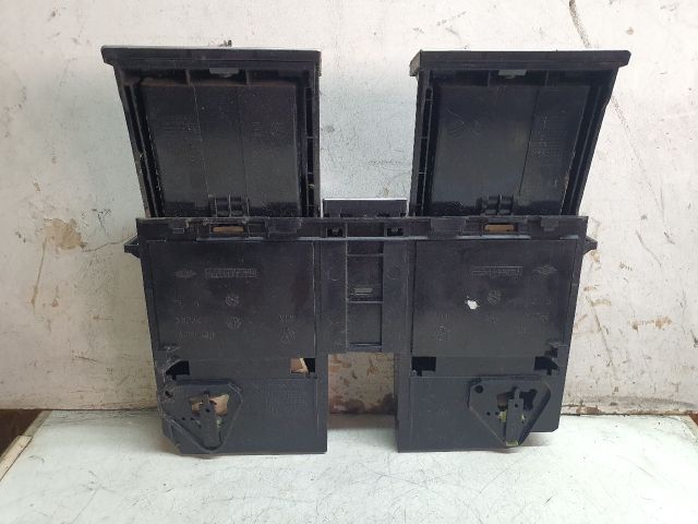 bontott VW PASSAT B6 Első Tároló Rekesz