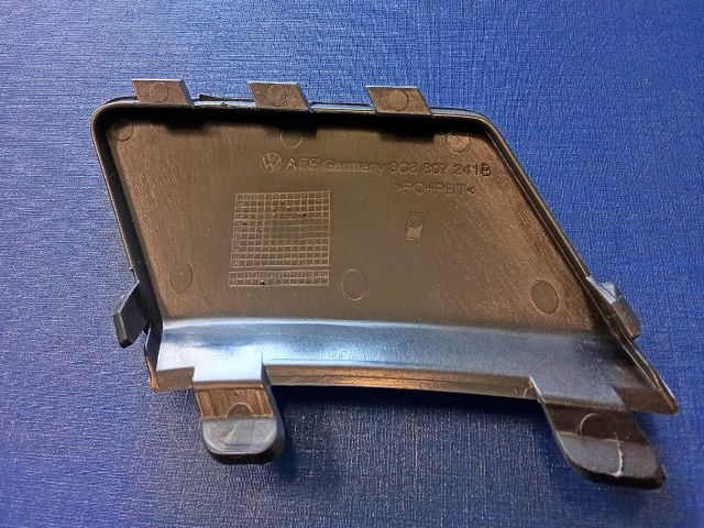 bontott VW PASSAT B6 Első Vonószem Burkolat