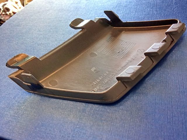 bontott VW PASSAT B6 Első Vonószem Burkolat