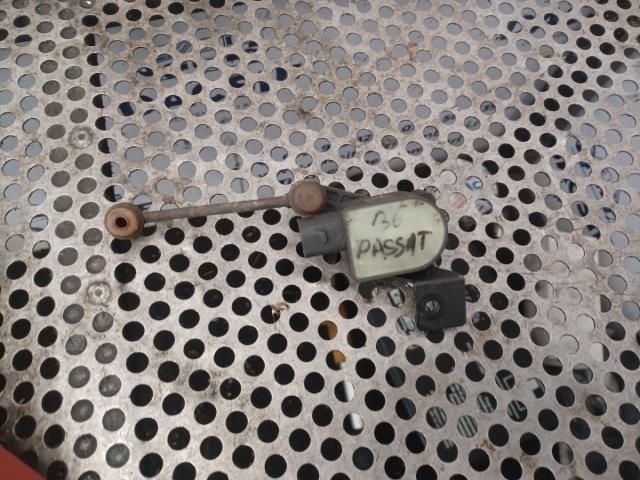 bontott VW PASSAT B6 Első Xenon Szintszabályzó Jeladó