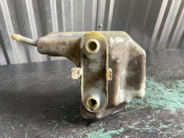 bontott VW PASSAT B6 Fékfolyadék Tartály