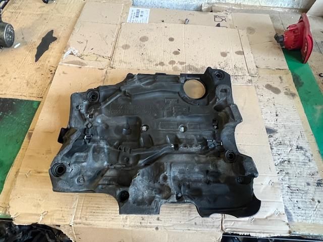 bontott VW PASSAT B6 Felső Hűtőburkolat