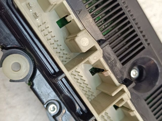 bontott VW PASSAT B6 Fűtéskapcsoló (digit klímás)