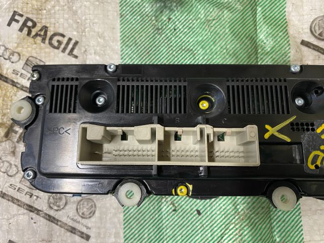 bontott VW PASSAT B6 Fűtéskapcsoló (digit klímás)