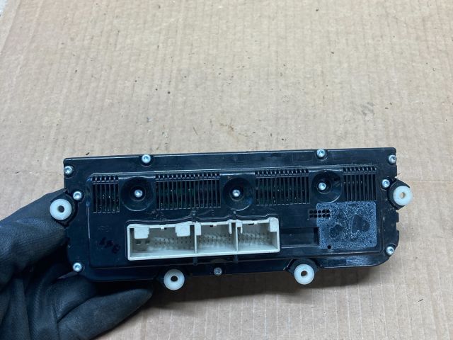 bontott VW PASSAT B6 Fűtéskapcsoló (digit klímás)