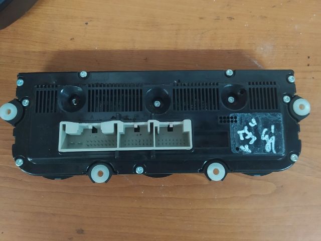 bontott VW PASSAT B6 Fűtéskapcsoló (digit klímás)