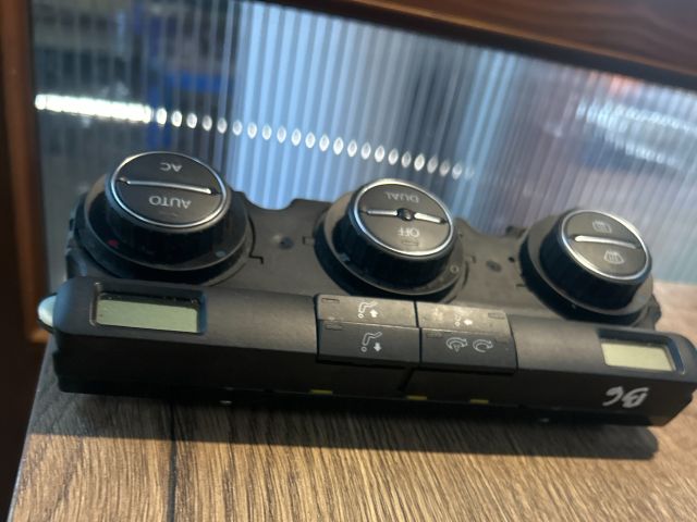 bontott VW PASSAT B6 Fűtéskapcsoló (digit klímás)