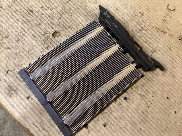 bontott VW PASSAT B6 Fűtőradiátor (Elektromos)