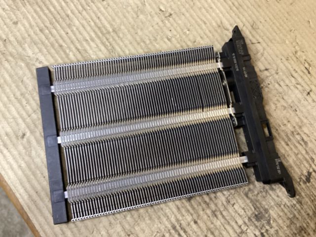 bontott VW PASSAT B6 Fűtőradiátor (Elektromos)